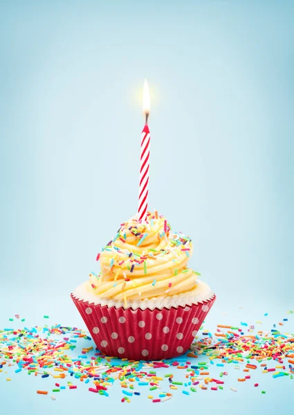 Cupcake di compleanno con candela — Foto Stock