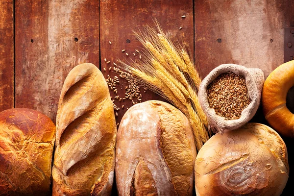 Taze pişmiş ekmek çeşitleri — Stok fotoğraf
