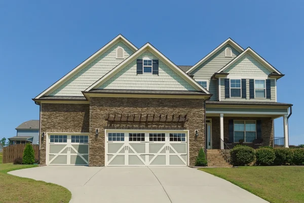 Large suburban house — Stock Photo, Image