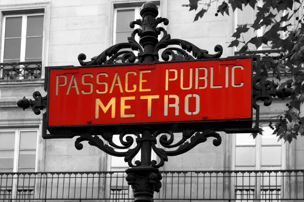 Metro Sign in Paris, Franciaország — Stock Fotó