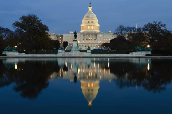 Capitólio em Washington DC ao entardecer — Fotografia de Stock