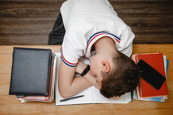 Belefáradtam Órákba Egy Tinédzser Otthon Alszik Tankönyvekre Asztalnál Kilátás Fentről — Stock Fotó