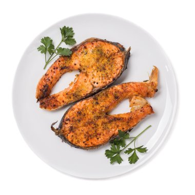 Beyaz arka plan üzerinde üstten görünüm izole Fırında Alabalık biftek