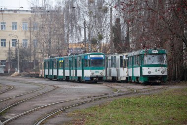 Zhytomyr, Ukrayna - 19 Aralık 2020: İstasyondaki tren istasyonundaki Tatra durağı