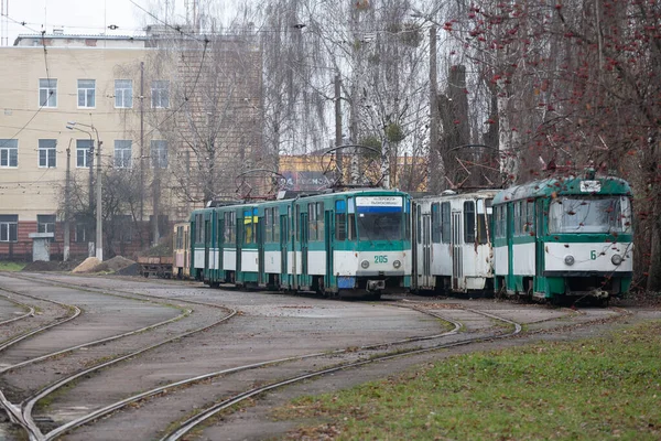 Zhytomyr ウクライナ 2020年12月19日 タトラ トラムが駅の線路上に立つ — ストック写真