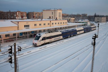 Cherkasy, Ukrayna - 29 Ocak 2021: Cherkasy istasyonunda Yolcu dizeli çoklu DPKR-3