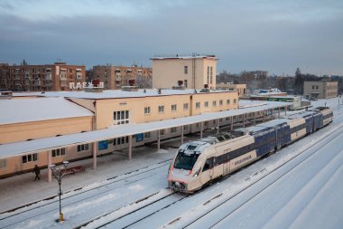 Cherkasy, Ukrayna - 29 Ocak 2021: Cherkasy istasyonunda Yolcu dizeli çoklu DPKR-3