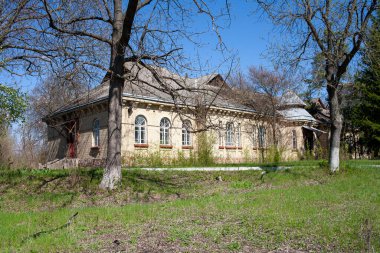 Stebliv, Ukrayna - 3 Mayıs 2021: 1913-1914 yılları arasında inşa edilen eski hastane 