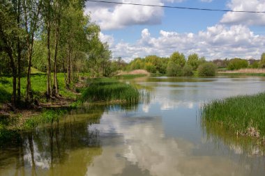 Lozuvatka, Çerkasya Bölgesi, Ukrayna - 15 Mayıs 2021: Lozuvatsky Parkı bir bahçe ve park sanatı anıtıdır.