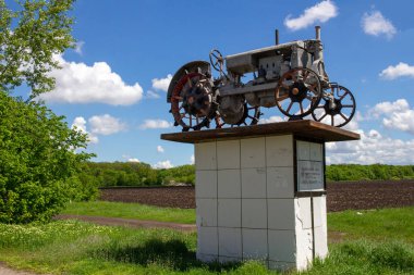 Lozuvatka, Ukrayna - 15 Mayıs 2021: Traktör 