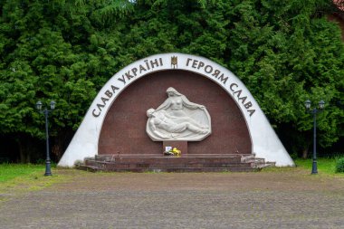 Ukrayna, Skole - 19 Haziran 2021: Ukrayna isyancı ordusunun askerleri anıtı.