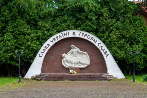 Oekraïne Skole Juni 2021 Monument Voor Soldaten Van Het Oekraïense — Stockfoto