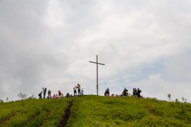 Skole, Ukrayna - 20 Haziran 2021: Skole Beskids 'daki Parashka Dağı zirvesi