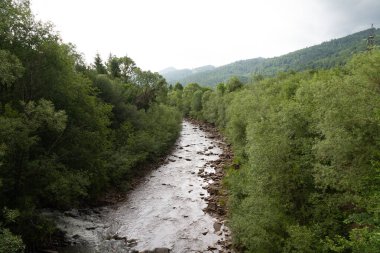 Ukrayna 'nın Lviv bölgesindeki Skole kasabası yakınlarındaki güzel dağ manzarası