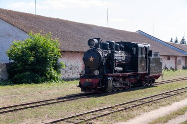 Bershad, Ukrayna - 10 Temmuz 2021: Bershad tren istasyonunda eski buharlı lokomotif Gr-280