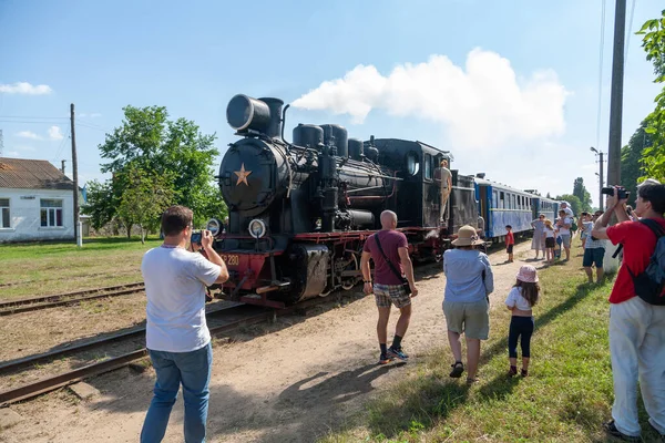 ウクライナ ハイヴォロン 2021年7月10日 旧蒸気機関車Gr 280がハイヴォロン駅に登場 — ストック写真