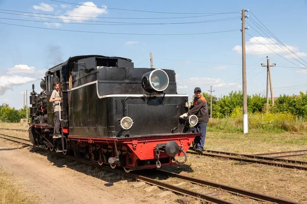 ウクライナ ハイヴォロン 2021年7月10日 旧蒸気機関車Gr 280がハイヴォロン駅に登場 — ストック写真