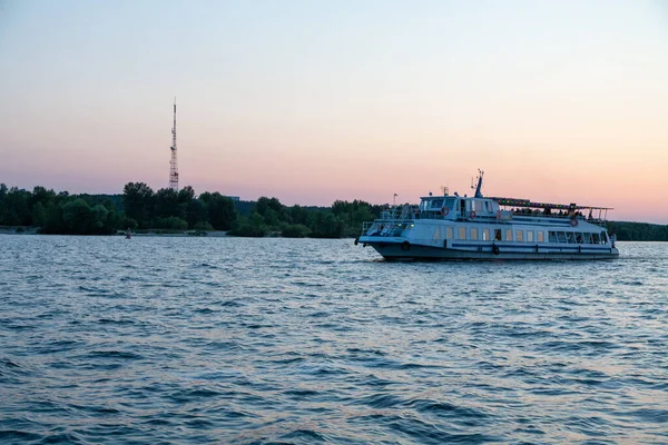 Cherkasy Ukraine Août 2020 Bateau Moteur Hero Dubynda Sur Rivière — Photo