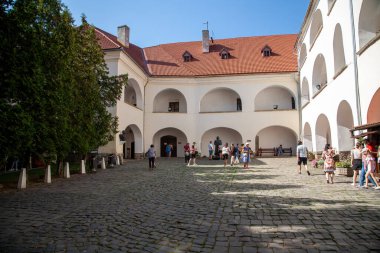 Mukachevo, Ukrayna - 13 Ağustos 2021: Mukachevo 'daki Palanok Kalesi