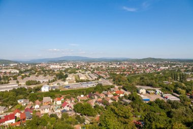 Palanok kalesinden Mukachevo şehrine panoramik manzara