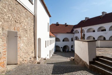 Mukachevo, Ukrayna - 13 Ağustos 2021: Mukachevo 'daki Palanok Kalesi