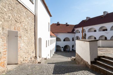 Mukachevo, Ukrayna - 13 Ağustos 2021: Mukachevo 'daki Palanok Kalesi