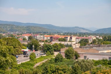 Uzhhorod, Ukrayna - 15 Ağustos 2021: Uzhhorod kalesinden Uhhhorod şehrine görüntü