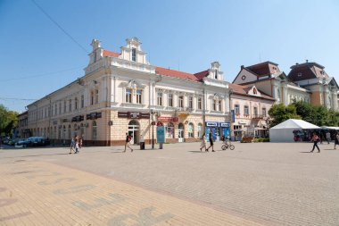 Berehove, Ukrayna - 13 Ağustos 2021: Berehove 'un tarihi merkezinde sokak