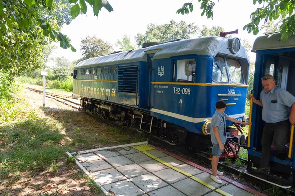 ウズホロド ウクライナ 2021年8月15日 ウズホロド市の市内中心部公園の子供のための鉄道 — ストック写真