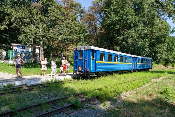 ウズホロド ウクライナ 2021年8月15日 ウズホロド市の市内中心部公園の子供のための鉄道 — ストック写真