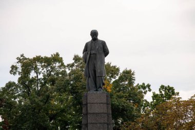 Kaniv, Ukrayna - 29 Ağustos 2021: Taras Shevchenko Anıtı Taras Tepesi veya Kaniv, Ukrayna 'da Chernecha Hora 