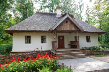Kaniv, Ukrayna - 29 Ağustos 2021: Tarasova svitlyca - Yadlovsky 'nin Chernecha Dağı' ndaki evi ve Taras Shevchenko 'nun ilk ulusal müzesi