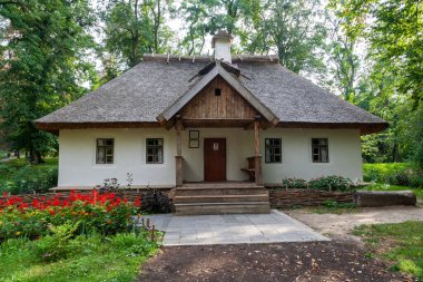 Kaniv, Ukrayna - 29 Ağustos 2021: Tarasova svitlyca - Yadlovsky 'nin Chernecha Dağı' ndaki evi ve Taras Shevchenko 'nun ilk ulusal müzesi