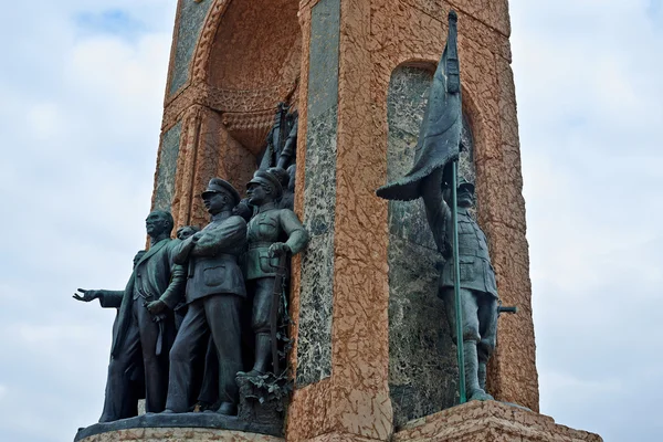 Republic Monument at Taksim Square in Istanbul — Stock Photo, Image