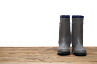 Plastik su geçirmez ahşap bir masaya çizme