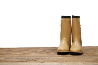 Plastik su geçirmez ahşap bir masaya çizme