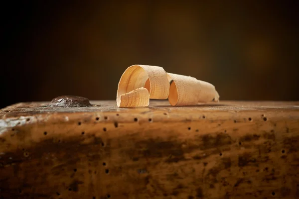 Hand plane on a wooden workbench. — Stock Photo, Image