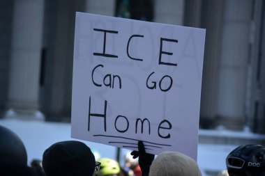 Minneapolis 'te ICE ajanları tarafından öldürüldükten sonra Aşağı Manhattan' da Alex Pretti için anma töreni düzenlendi..