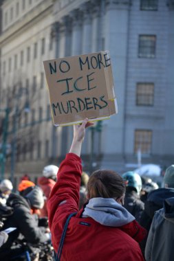 Minneapolis 'te ICE ajanları tarafından öldürüldükten sonra Aşağı Manhattan' da Alex Pretti için anma töreni düzenlendi..