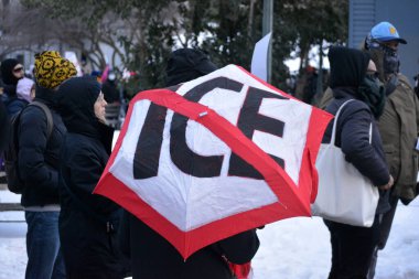 Manhattan 'ın aşağısında, göçmen bürosunun sivillerin Minneapolis' te öldürülmesi sonrasında ICE karşıtı protesto.