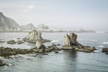 Gavieiro Sahili, İspanya 'nın Asturias kentindeki Silence Beach olarak da bilinir. Castaneras belediyesinde, jeomorfolojik çıkarlar doğrultusunda, bir paradiyakal taş plajı.