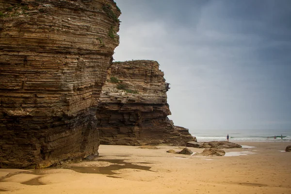 Playa Las Catedrales Ribadeo Galicia Marea Baja Verano Acantilado Rocas — Foto de Stock