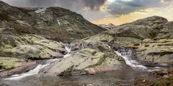 Río Laguna Paisaje Montaña Ruta Senderismo Por Circo Gredos Ávila —  Fotos de Stock