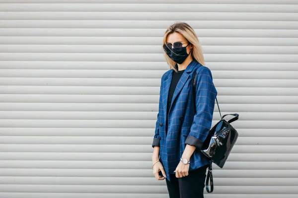 Young Handsome Fashion Woman Backpack Face Pollution Mask Protect Himself — Stock Photo, Image