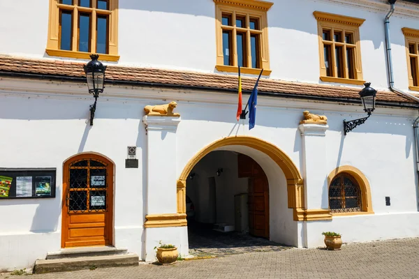 Medias, Rumania, 08 JULIO 2015: Centro histórico de Medias, ciudad medieval de Transilvania, Rumania — Foto de Stock