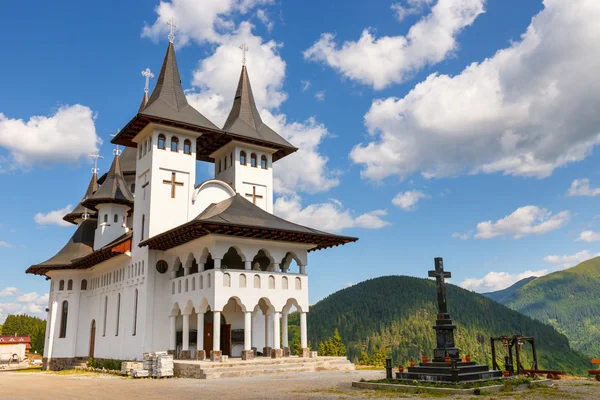 Ortodoxa kyrkan i Manastirea Prislop, Maramures land, Rumänien — Stockfoto