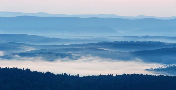 Misty morning in the mountains — Stock Photo, Image