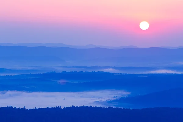 Misty morning in the mountains — Stock Photo, Image