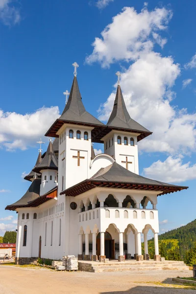 Chiesa ortodossa in Manastirea Prislop, paese Maramures, Romania — Foto Stock