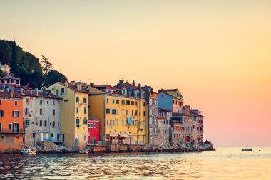 Rovinj, Istria, Hırvatistan tarihi kent görüntüleyin. Vintage bir görünüm